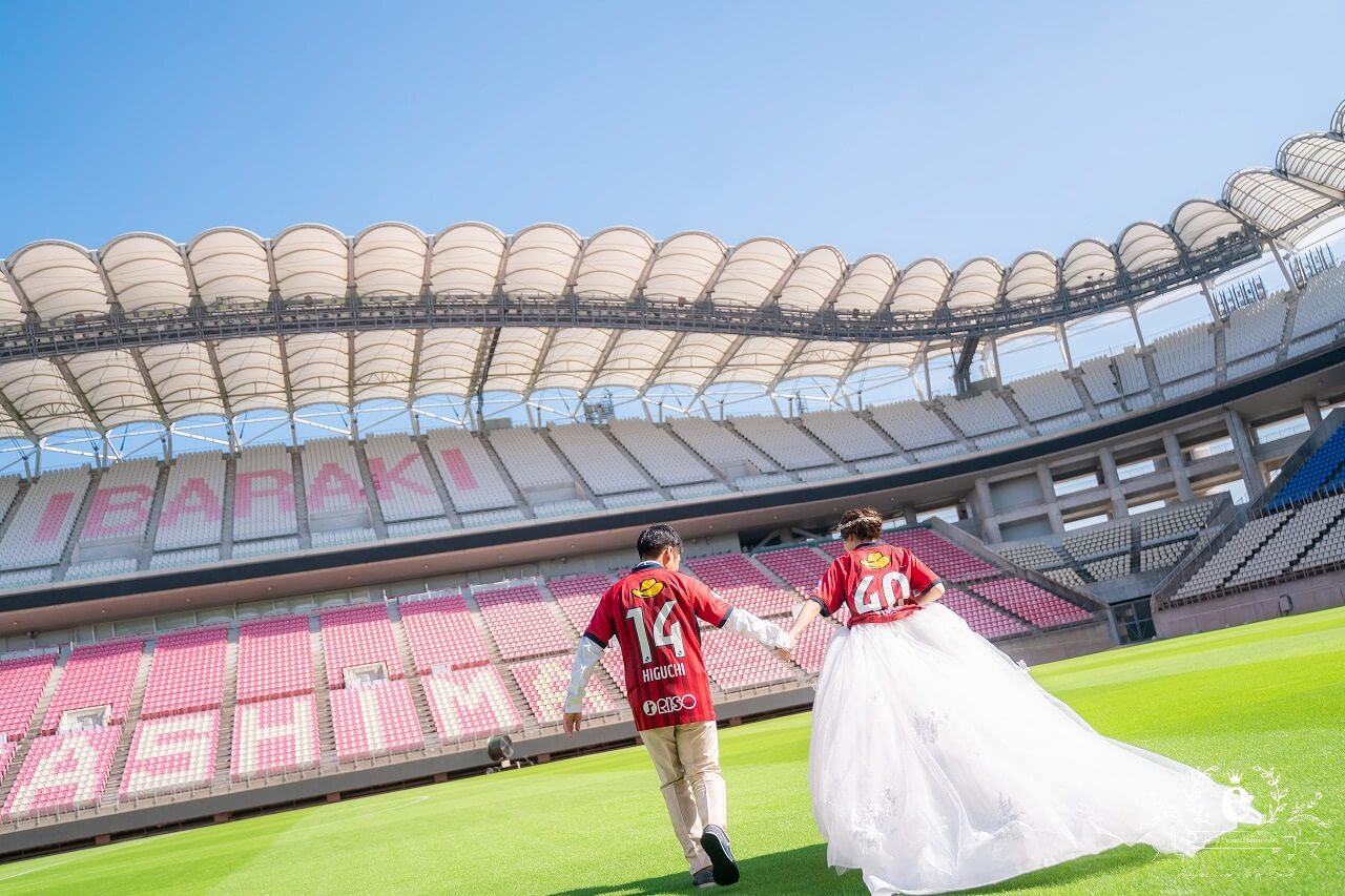 カシマサッカースタジアム 鹿島サッカースタジアム 挙式 結婚式 写真 ウェディング サッカー 趣味 アントラーズ ウェディングフォト ユニフォーム 水戸エクラ エクラ