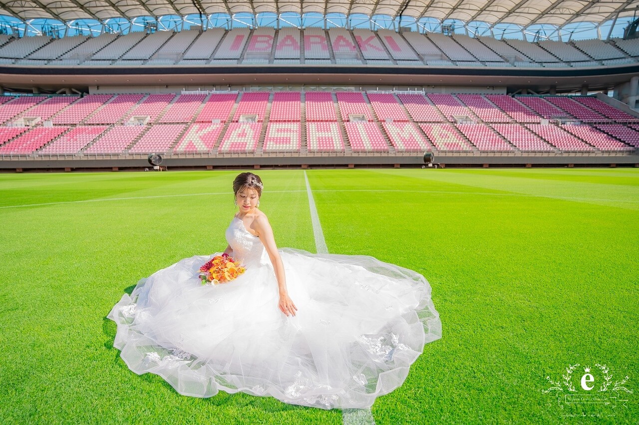 カシマサッカースタジアム 鹿島サッカースタジアム 挙式 結婚式 写真 ウェディング サッカー 趣味 アントラーズ ウェディングフォト ユニフォーム 水戸エクラ エクラ