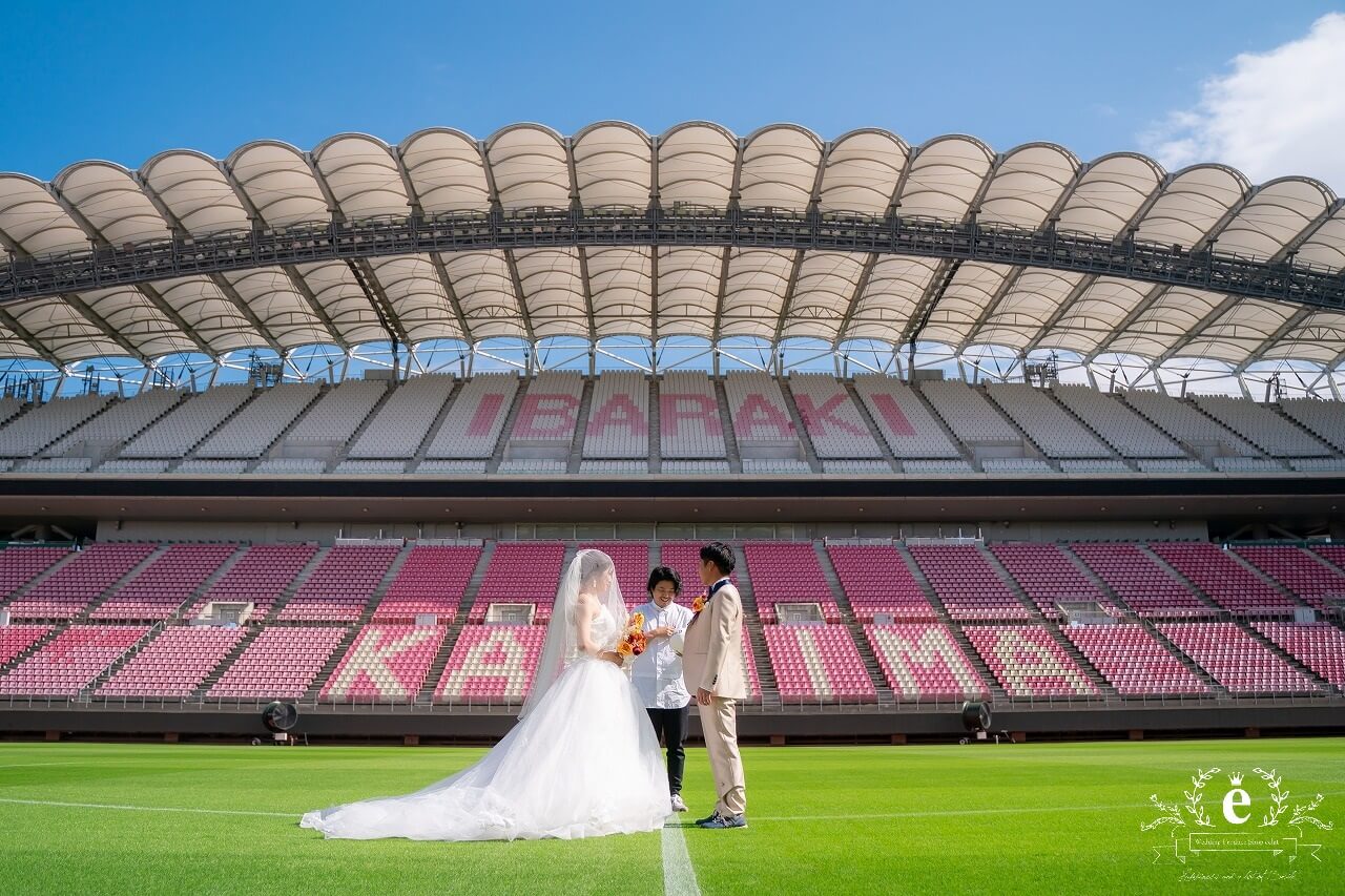 カシマサッカースタジアム 鹿島サッカースタジアム 挙式 結婚式 写真 ウェディング サッカー 趣味 アントラーズ ウェディングフォト ユニフォーム 水戸エクラ エクラ