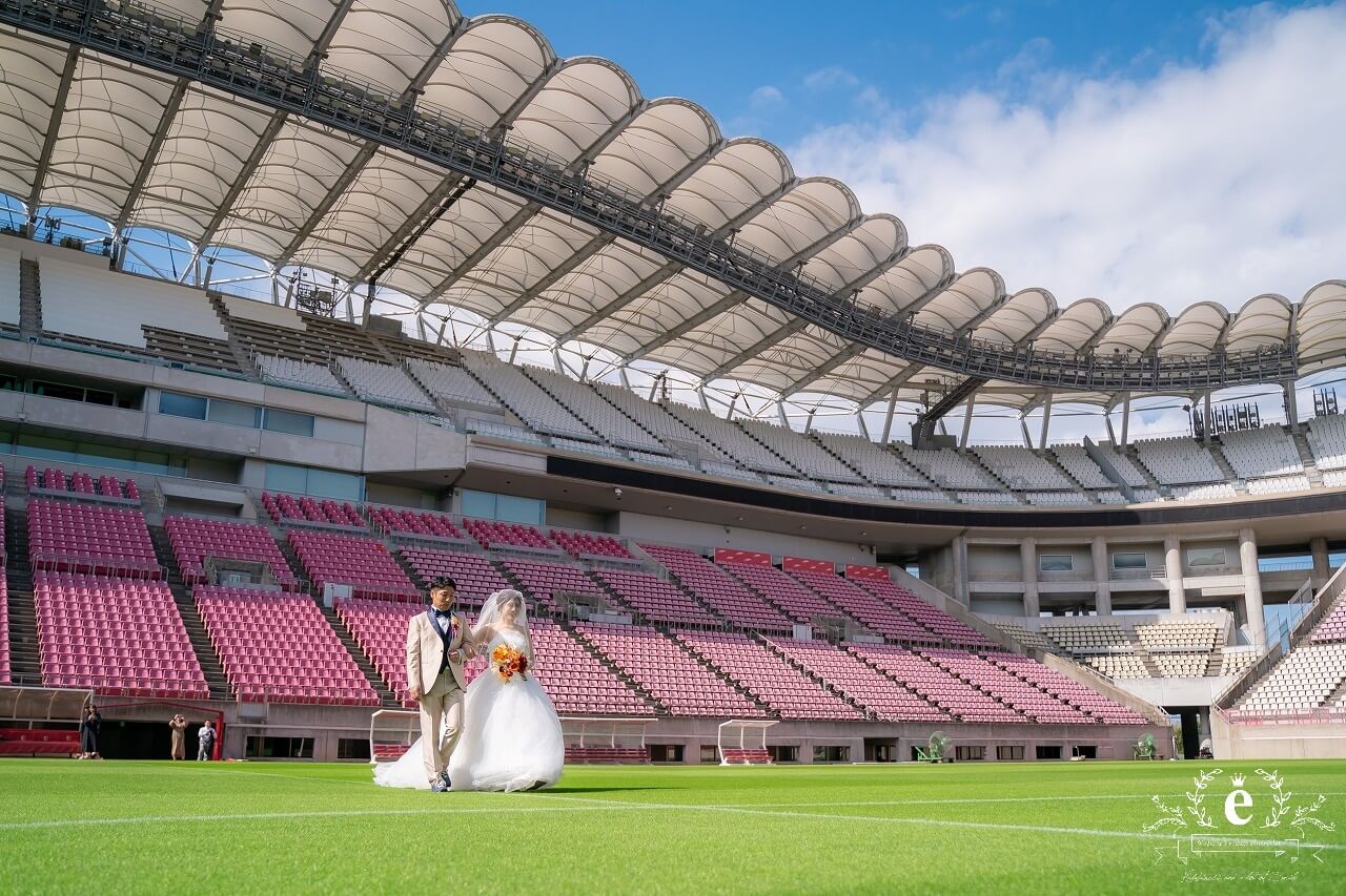 カシマサッカースタジアム 鹿島サッカースタジアム 挙式 結婚式 写真 ウェディング サッカー 趣味 アントラーズ ウェディングフォト ユニフォーム 水戸エクラ エクラ