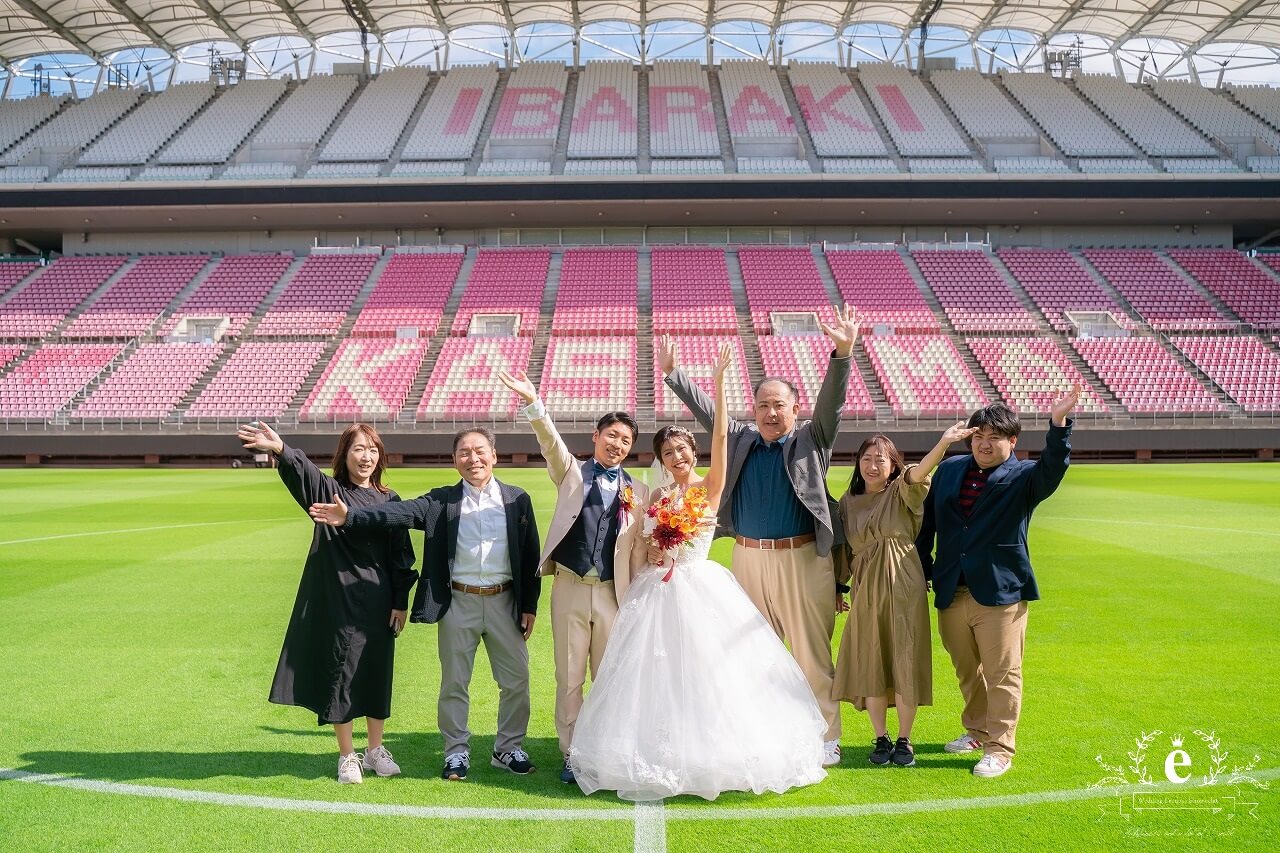 カシマサッカースタジアム 鹿島サッカースタジアム 挙式 結婚式 写真 ウェディング サッカー 趣味 アントラーズ ウェディングフォト ユニフォーム 水戸エクラ エクラ