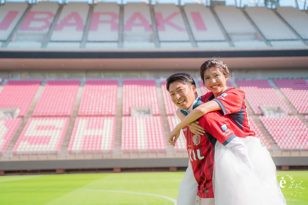 カシマサッカースタジアム 鹿島サッカースタジアム 挙式 結婚式 写真 ウェディング サッカー 趣味 アントラーズ ウェディングフォト ユニフォーム 水戸エクラ エクラ