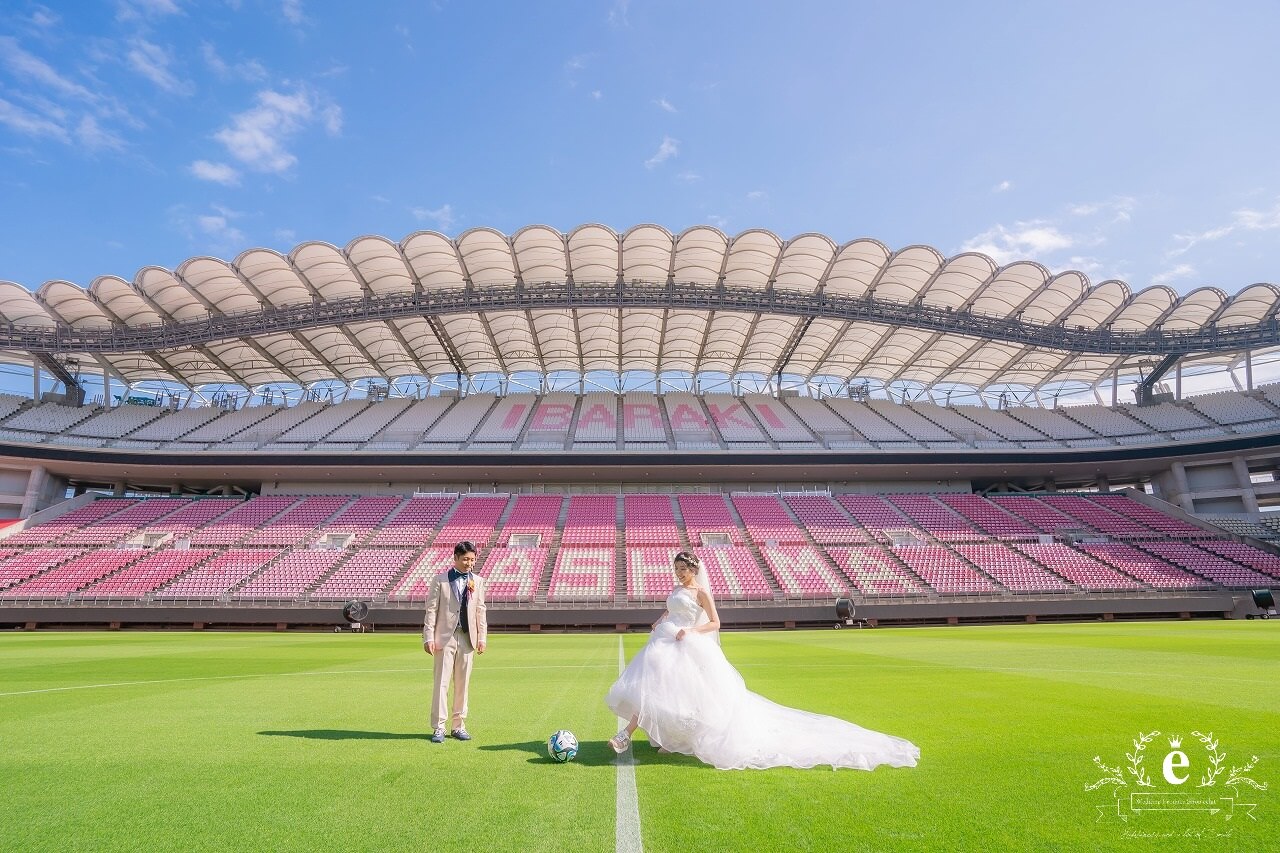 カシマサッカースタジアム 鹿島サッカースタジアム 挙式 結婚式 写真 ウェディング サッカー 趣味 アントラーズ ウェディングフォト ユニフォーム 水戸エクラ エクラ