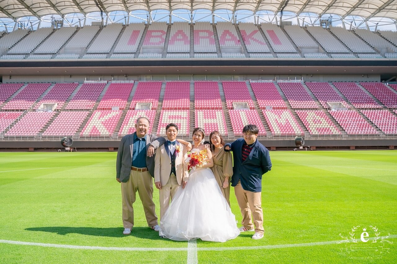 カシマサッカースタジアム 鹿島サッカースタジアム 挙式 結婚式 写真 ウェディング サッカー 趣味 アントラーズ ウェディングフォト ユニフォーム 水戸エクラ エクラ