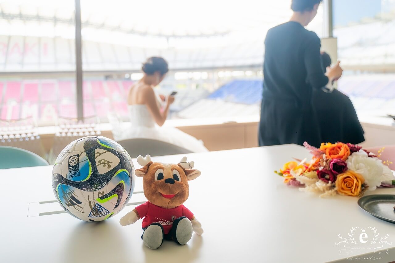 カシマサッカースタジアム 鹿島サッカースタジアム 挙式 結婚式 写真 ウェディング サッカー 趣味 アントラーズ ウェディングフォト ユニフォーム 水戸エクラ エクラ