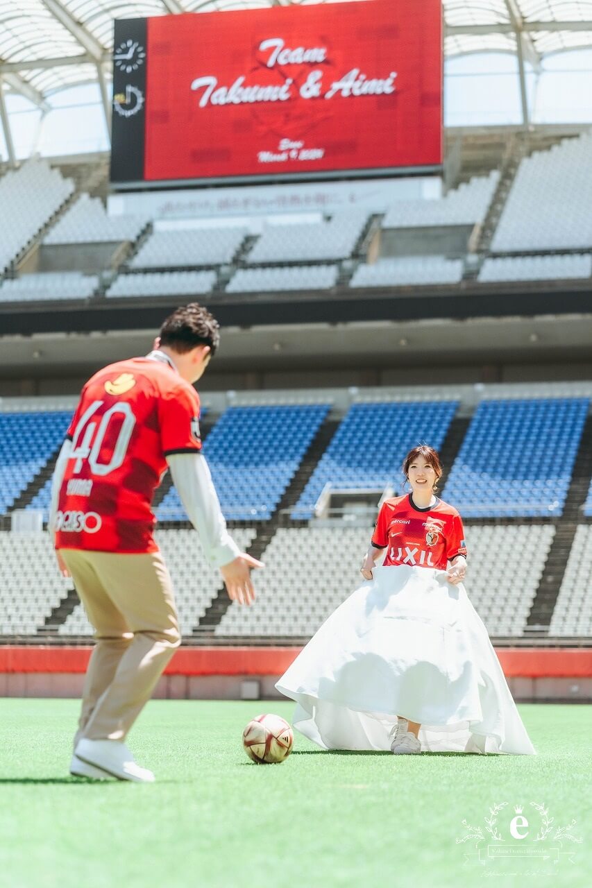 カシマサッカースタジアム カシマスタジアム カシマスタジアム前撮り スタジアム前撮り サッカー前撮り サッカーフォトウェディング ピッチ サッカー 茨城前撮り 茨城フォトウェディング スポーツ 趣味 自由 ユニフォーム 背番号 KASHIMA　鹿嶋市 エクラ スタジオ ロケ