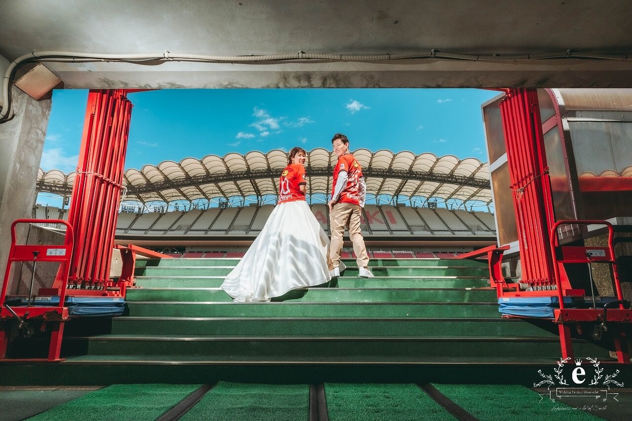 カシマサッカースタジアム カシマスタジアム カシマスタジアム前撮り スタジアム前撮り サッカー前撮り サッカーフォトウェディング ピッチ サッカー 茨城前撮り 茨城フォトウェディング スポーツ 趣味 自由 ユニフォーム 背番号 KASHIMA　鹿嶋市 エクラ スタジオ ロケ