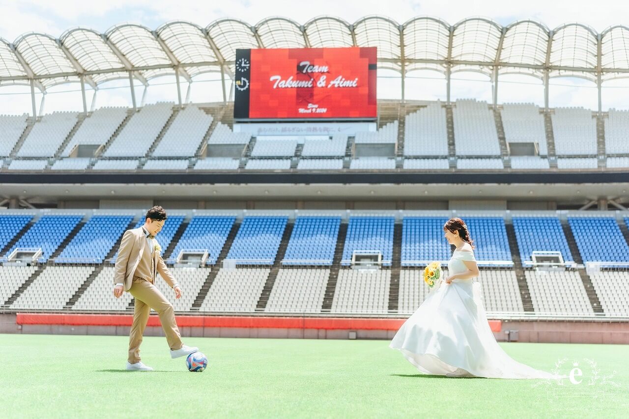 カシマサッカースタジアム カシマスタジアム カシマスタジアム前撮り スタジアム前撮り サッカー前撮り サッカーフォトウェディング ピッチ サッカー 茨城前撮り 茨城フォトウェディング スポーツ 趣味 自由 ユニフォーム 背番号 KASHIMA　鹿嶋市 エクラ スタジオ ロケ