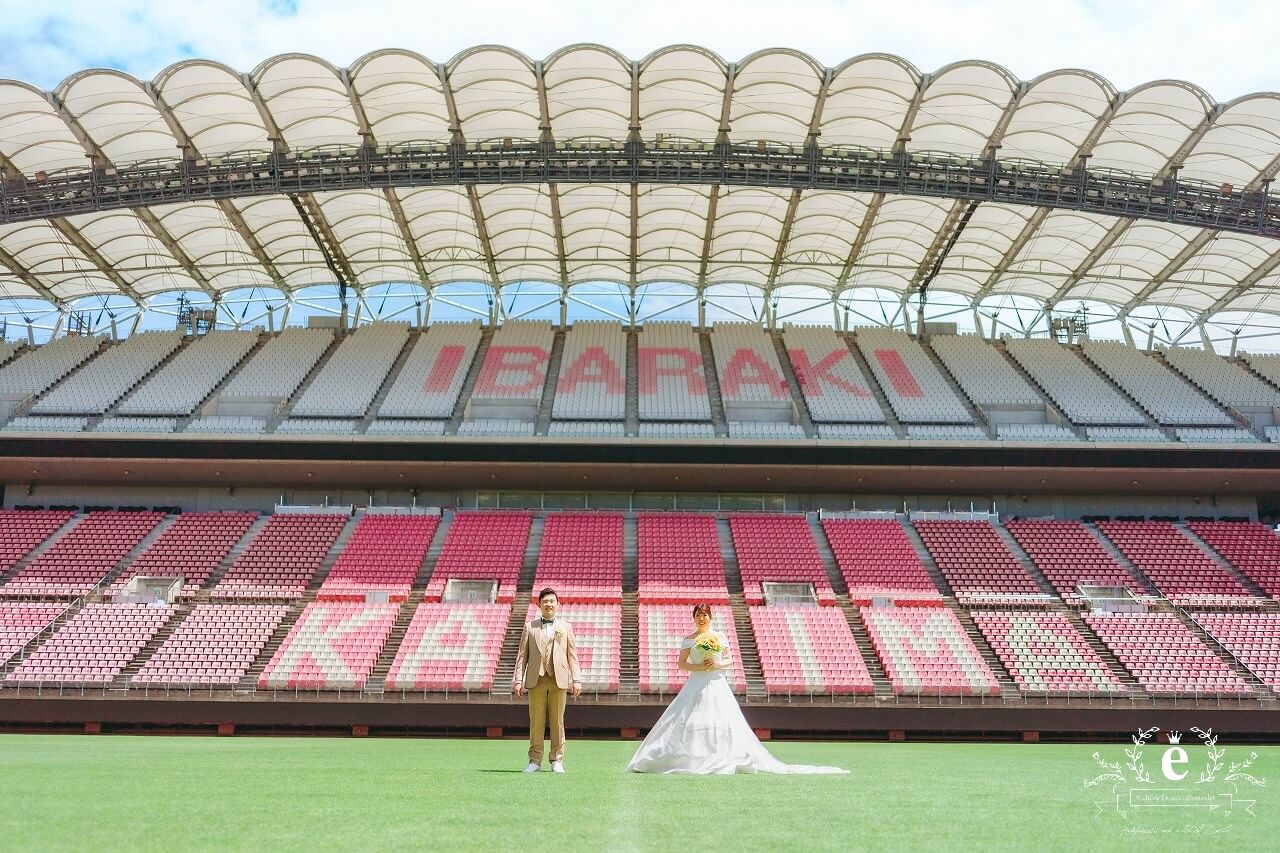 カシマサッカースタジアム カシマスタジアム カシマスタジアム前撮り スタジアム前撮り サッカー前撮り サッカーフォトウェディング ピッチ サッカー 茨城前撮り 茨城フォトウェディング スポーツ 趣味 自由 ユニフォーム 背番号 KASHIMA　鹿嶋市 エクラ スタジオ ロケ