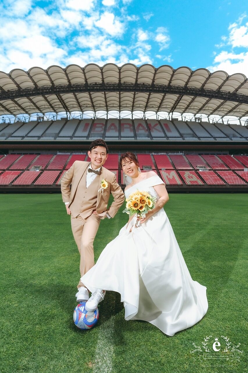 カシマサッカースタジアム カシマスタジアム カシマスタジアム前撮り スタジアム前撮り サッカー前撮り サッカーフォトウェディング ピッチ サッカー 茨城前撮り 茨城フォトウェディング スポーツ 趣味 自由 ユニフォーム 背番号 KASHIMA　鹿嶋市 エクラ スタジオ ロケ
