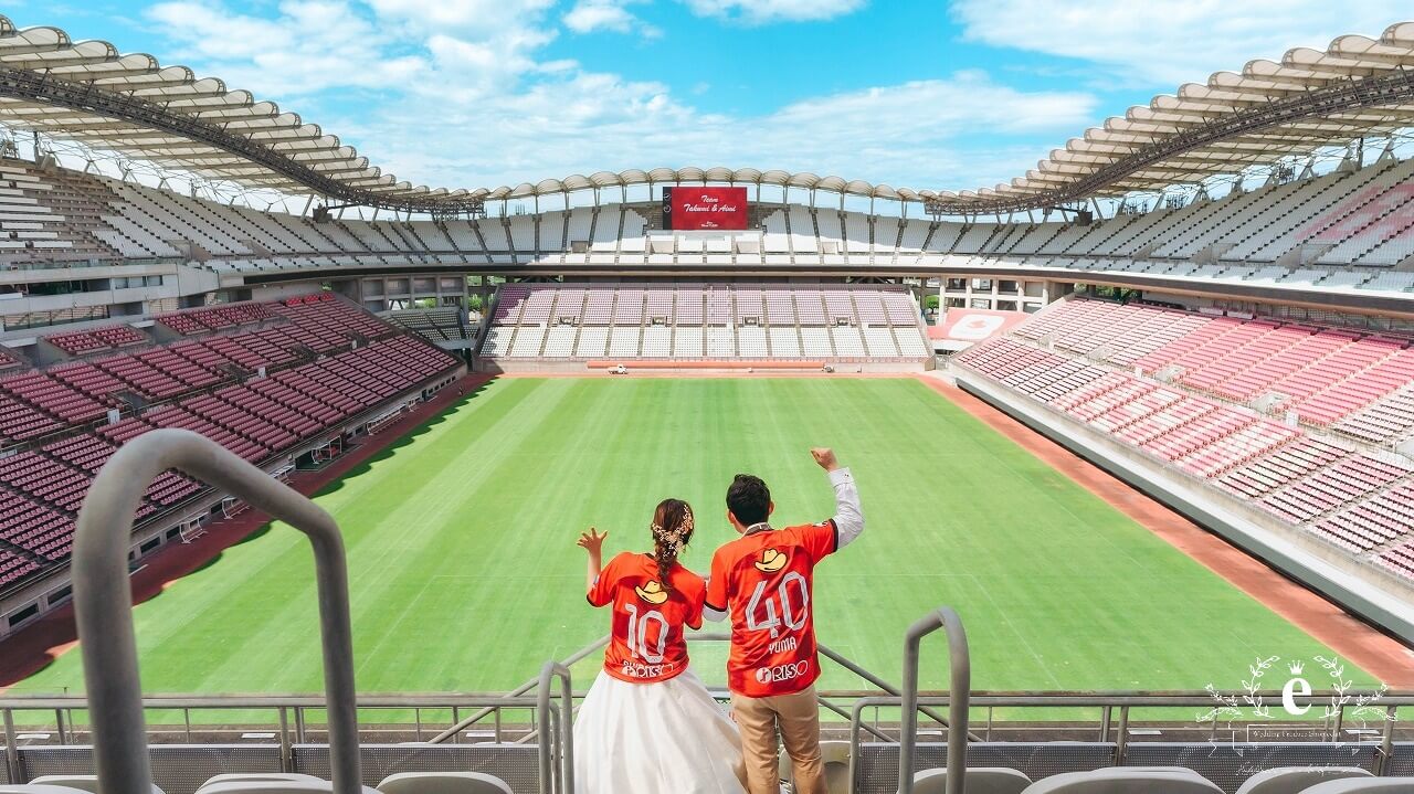 カシマサッカースタジアム カシマスタジアム カシマスタジアム前撮り スタジアム前撮り サッカー前撮り サッカーフォトウェディング ピッチ サッカー 茨城前撮り 茨城フォトウェディング スポーツ 趣味 自由 ユニフォーム 背番号 KASHIMA　鹿嶋市 エクラ スタジオ ロケ